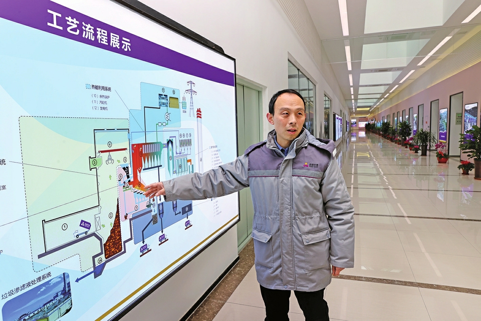 长清马山垃圾焚烧发电项目日焚烧约1500吨，年发电2亿度，可满足近6万户家庭一年的用电 垃圾焚烧 发电生金