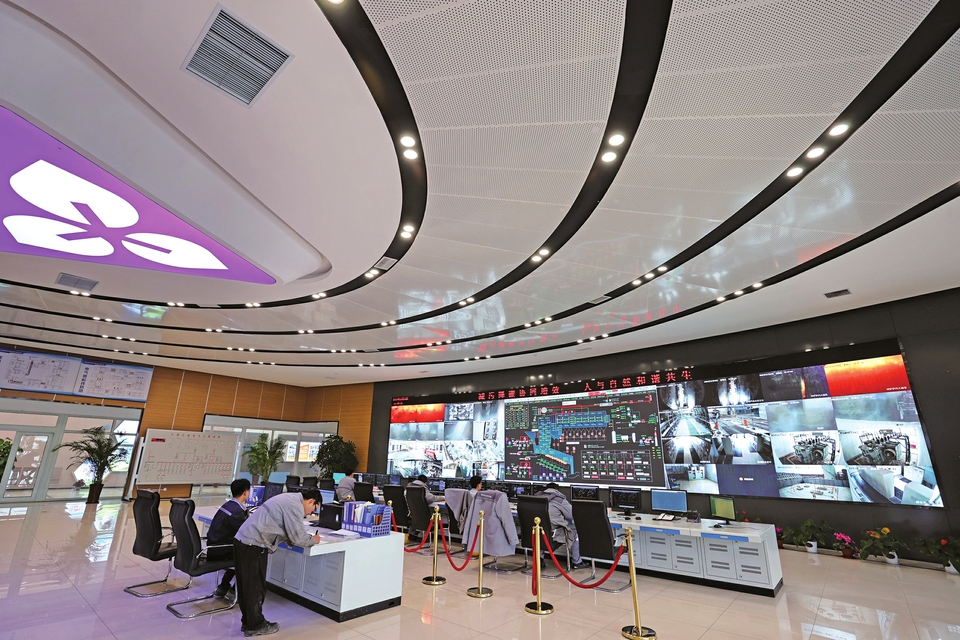 长清马山垃圾焚烧发电项目日焚烧约1500吨，年发电2亿度，可满足近6万户家庭一年的用电 垃圾焚烧 发电生金